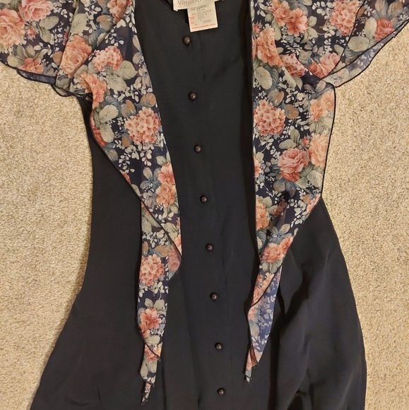 Dress - Picture 6 of 6